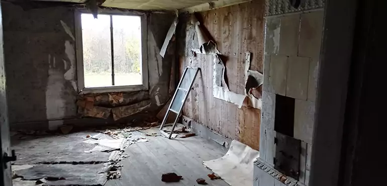 Why Selling a Distressed House Through Traditional Methods Fails in St. Petersburg